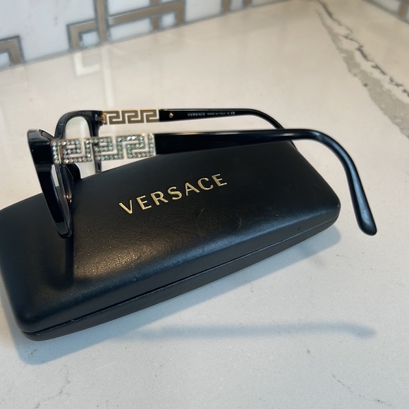 Versace glasses pre owned! Authentic comes with case - Picture 5 of 5